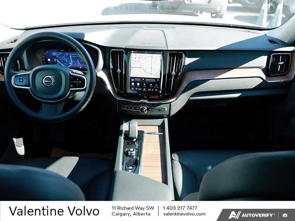 2024 Volvo XC60 Plus Dark Theme-25