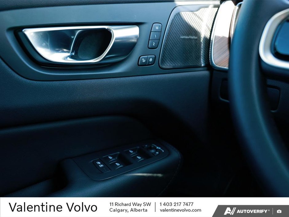 2024 Volvo XC60 Plus Dark Theme-17