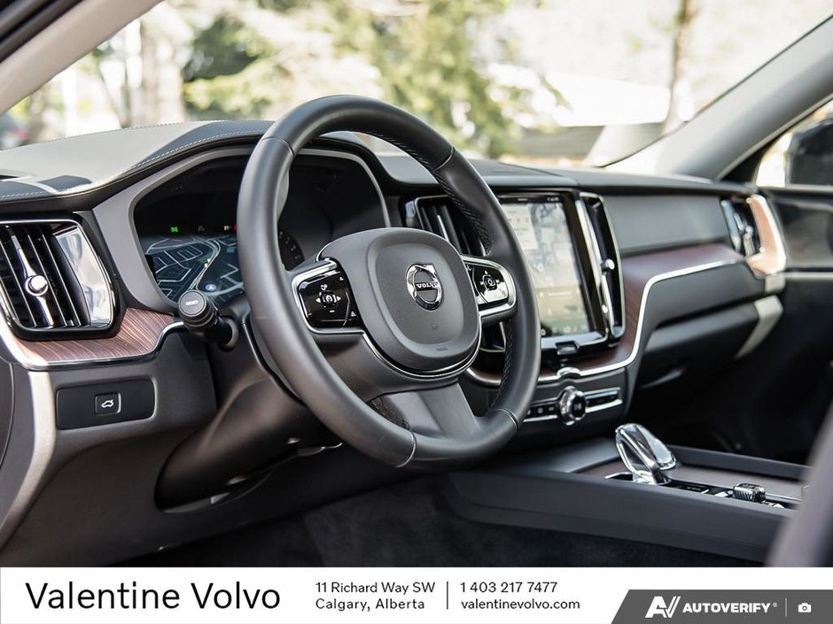 2024 Volvo XC60 Ultimate Dark Theme-12