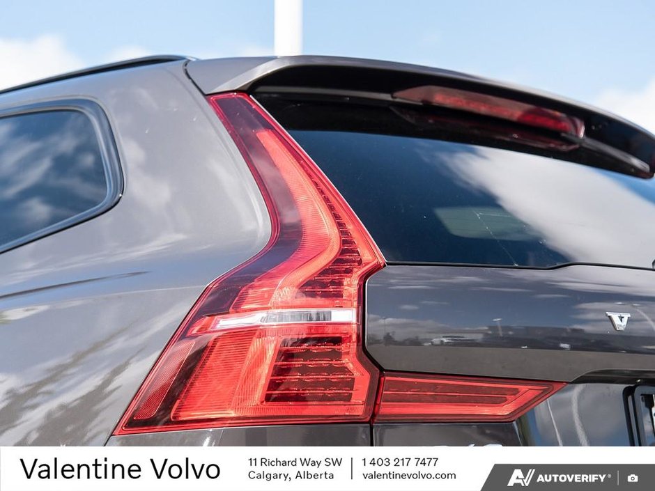 2024 Volvo XC60 Ultimate Dark Theme-11