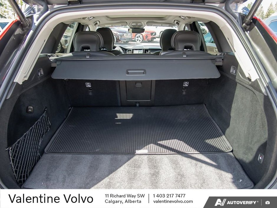 2024 Volvo XC60 Ultimate Dark Theme-10