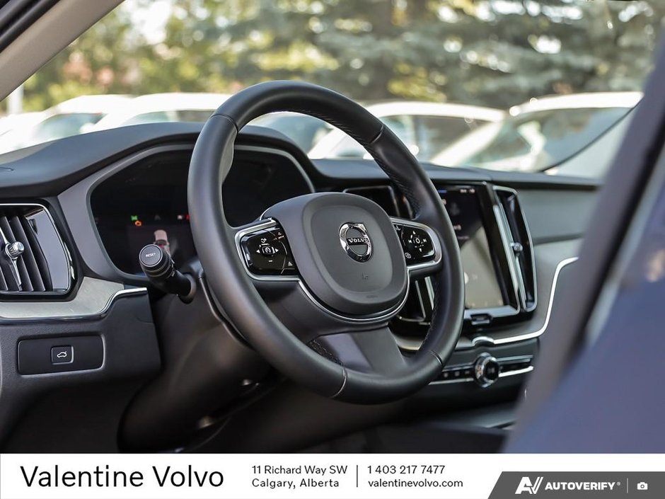 2025 Volvo XC60 Plus Dark Theme-12