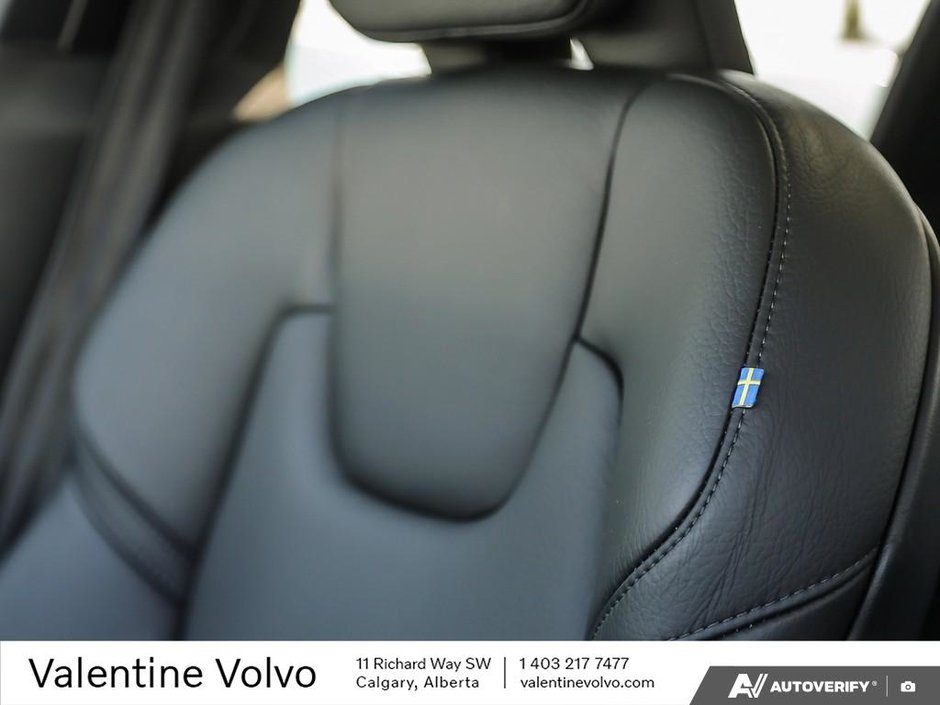 2025 Volvo XC60 Plus Dark Theme-22