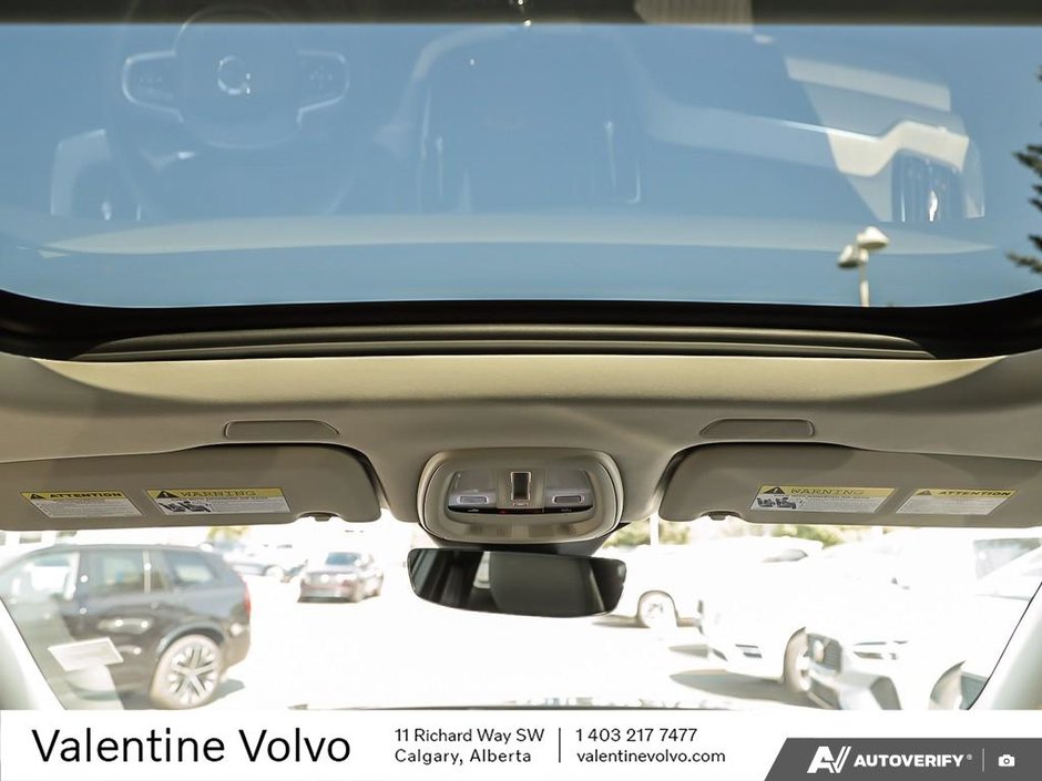 2025 Volvo XC60 Plus Dark Theme-25