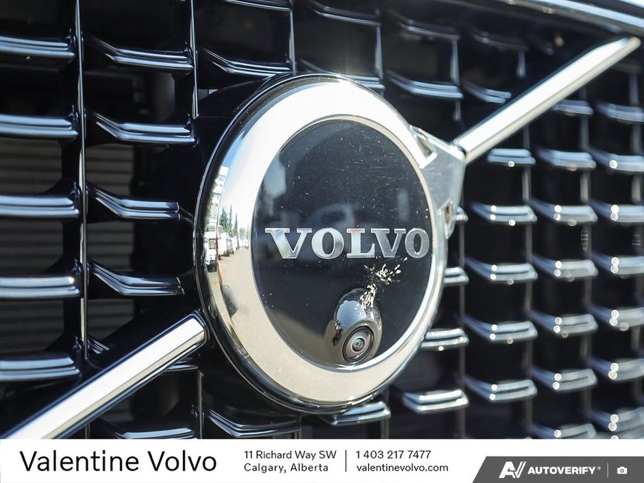 2025 Volvo XC60 Plus Dark Theme-8