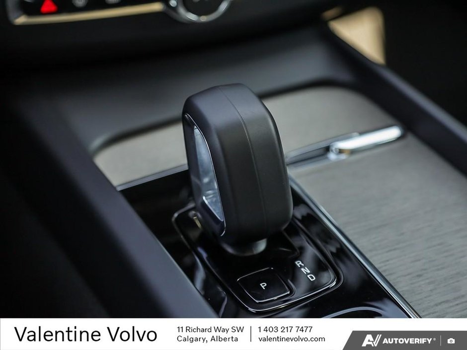 2025 Volvo XC60 Plus Dark Theme-18