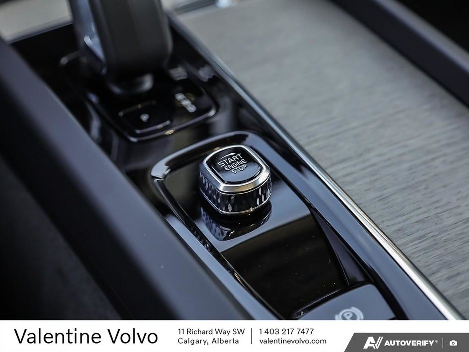 2025 Volvo XC60 Plus Dark Theme-27
