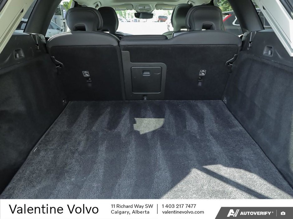 2025 Volvo XC60 Plus Dark Theme-10