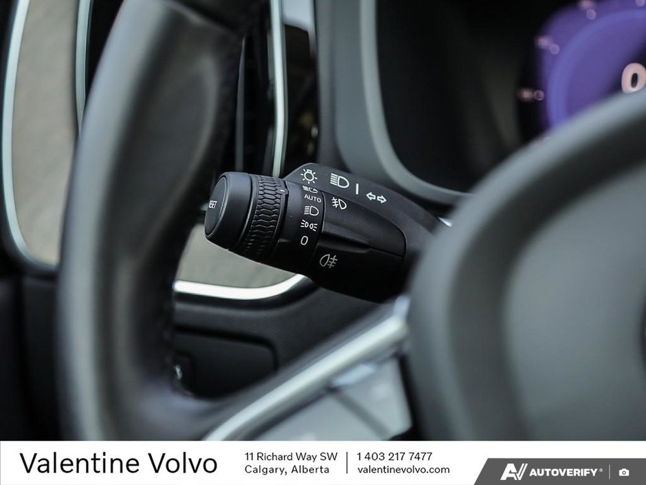 2025 Volvo XC60 Plus Dark Theme-15