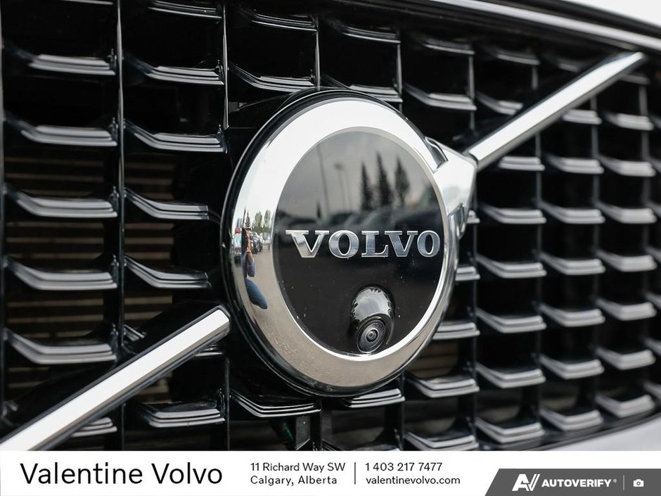 2025 Volvo XC60 Plus Dark Theme-8
