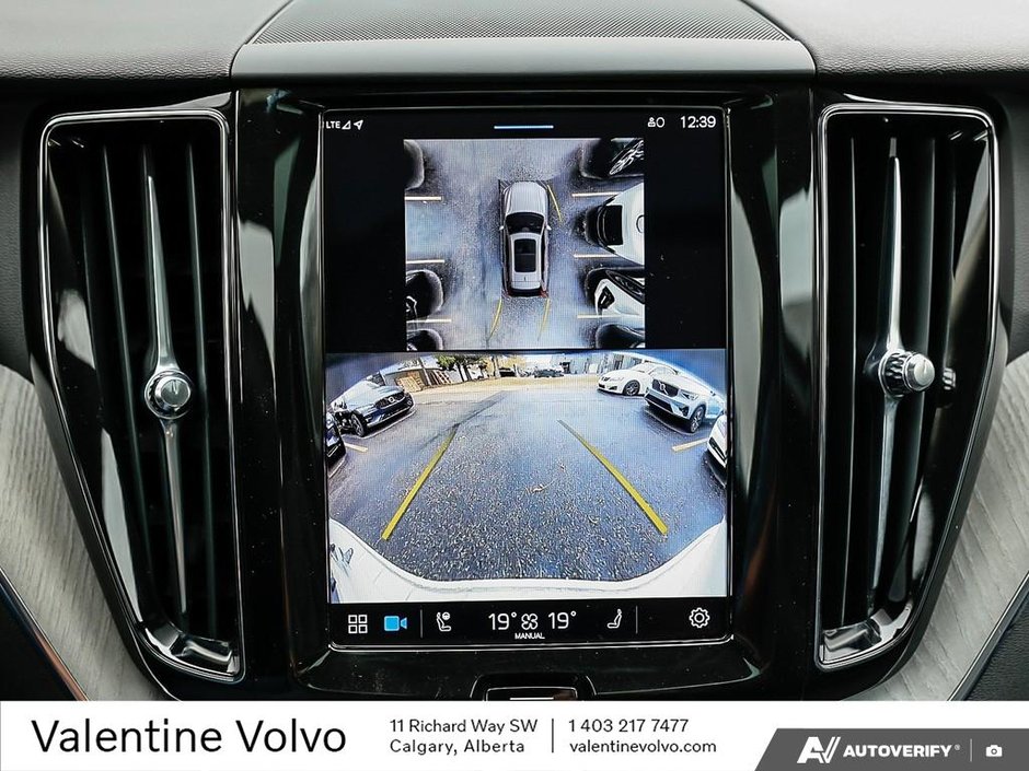 2025 Volvo XC60 Plus Dark Theme-26