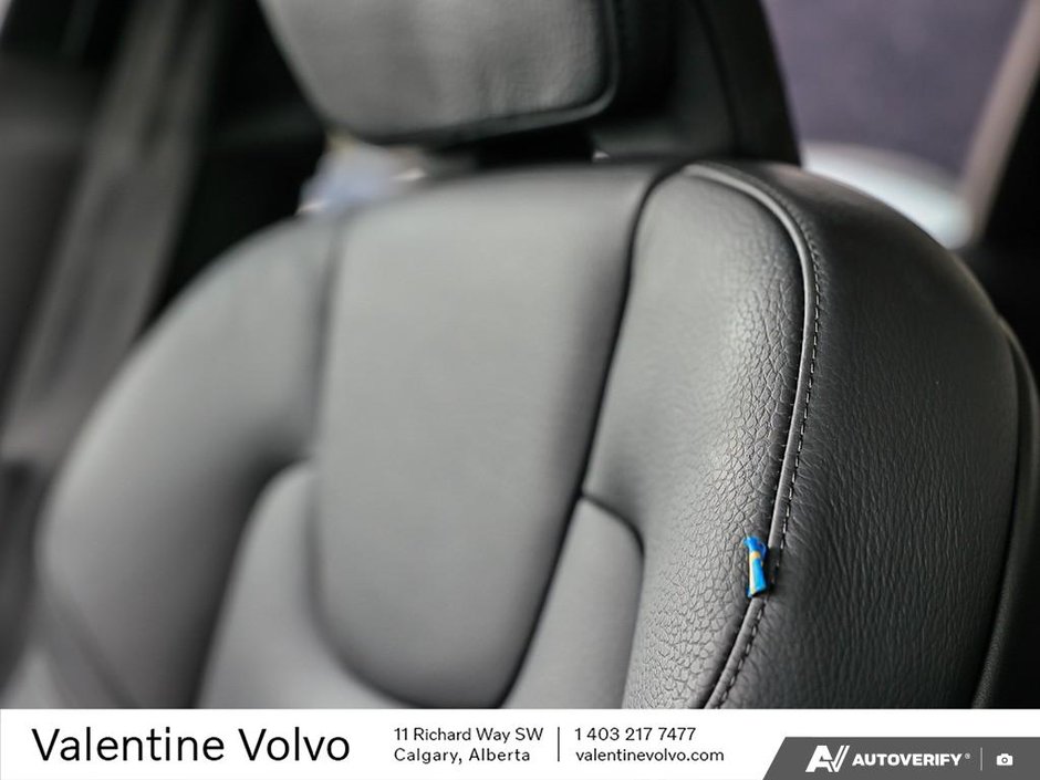2025 Volvo XC60 Plus Dark Theme-22