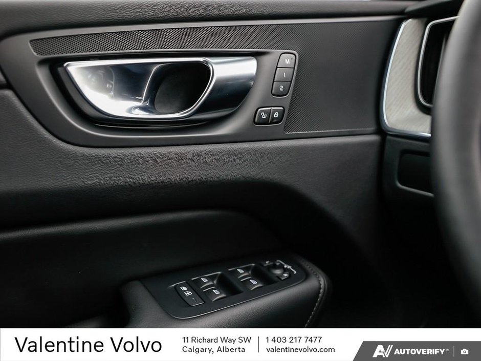 2025 Volvo XC60 Plus Dark Theme-17