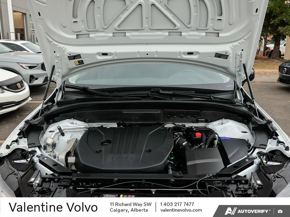 2025 Volvo XC60 Plus Dark Theme-7