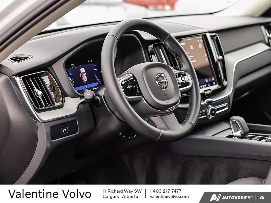 2025 Volvo XC60 Plus Dark Theme-12