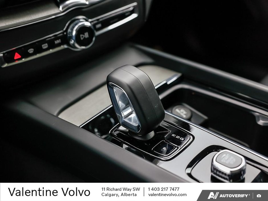 2025 Volvo XC60 Plus Dark Theme-18