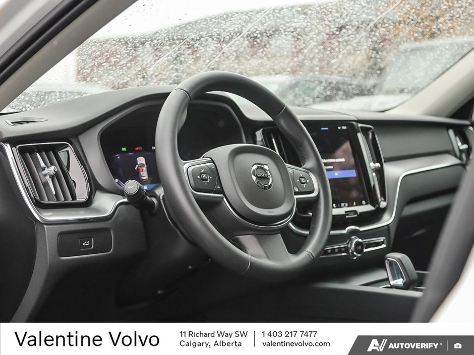 2025 Volvo XC60 Core Dark Theme-12