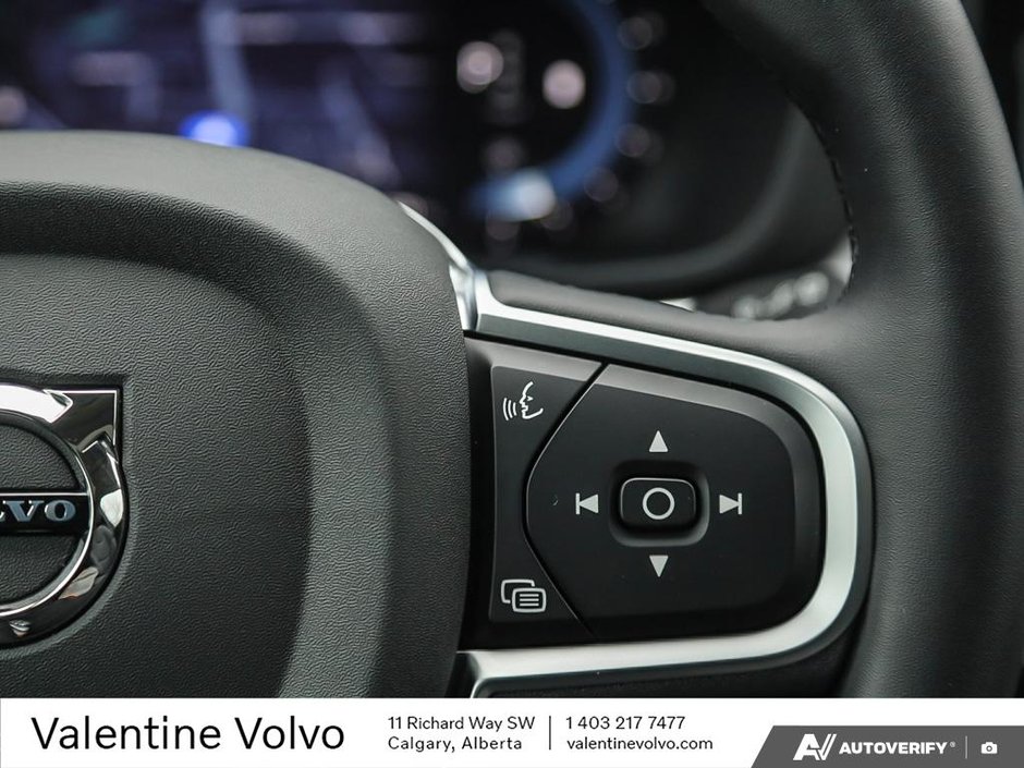 2025 Volvo XC60 Core Dark Theme-17