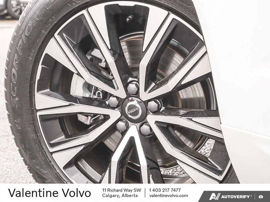 2025 Volvo XC60 Core Dark Theme-5