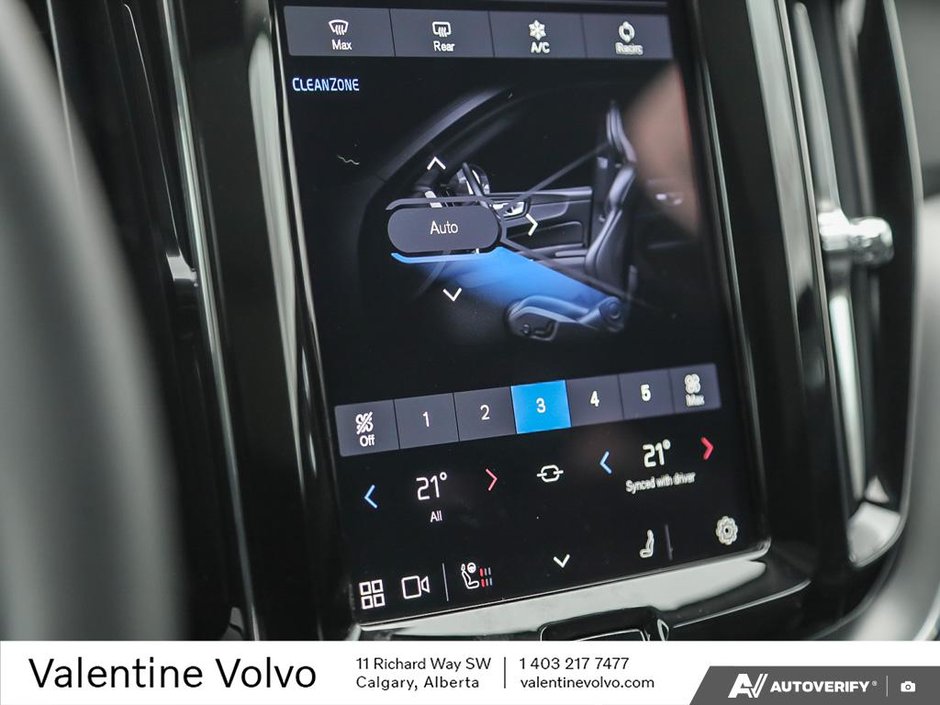 2025 Volvo XC60 Core Dark Theme-19