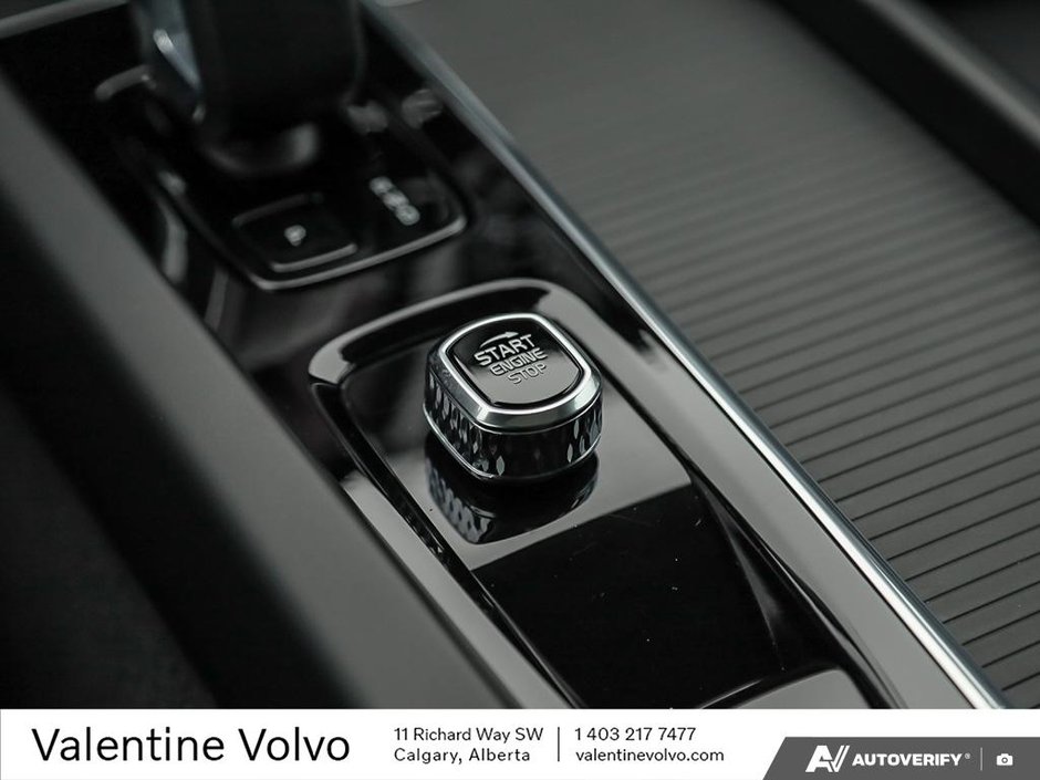 2025 Volvo XC60 Core Dark Theme-27