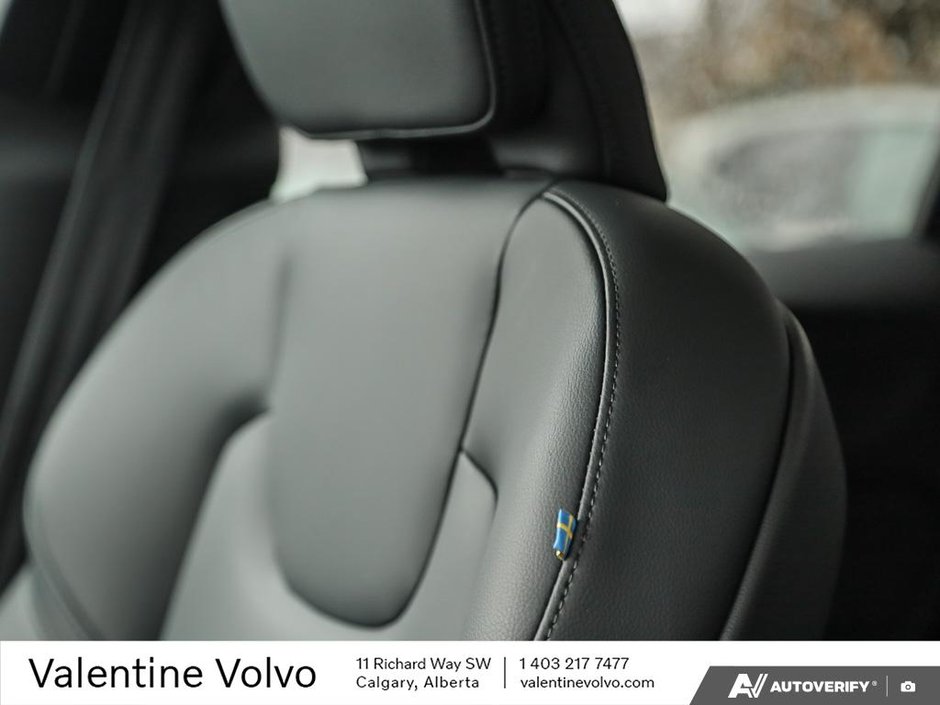 2025 Volvo XC60 Core Dark Theme-22