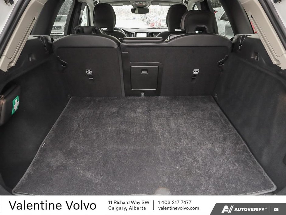 2025 Volvo XC60 Core Dark Theme-10