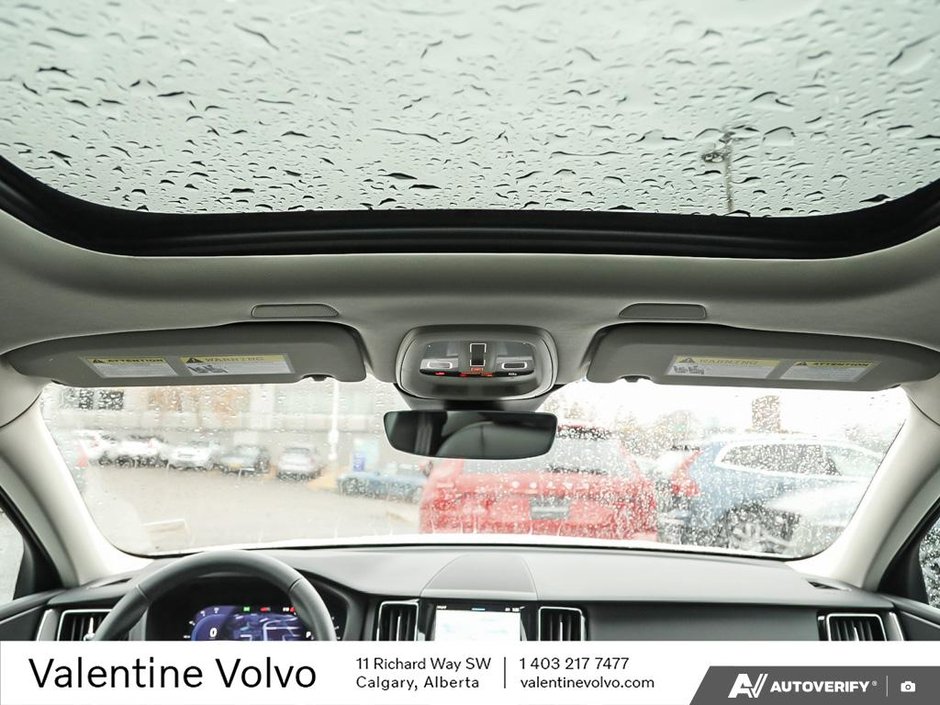 2025 Volvo XC60 Core Dark Theme-25