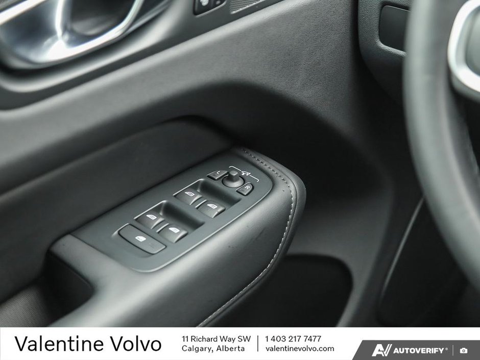 2025 Volvo XC60 Core Dark Theme-16