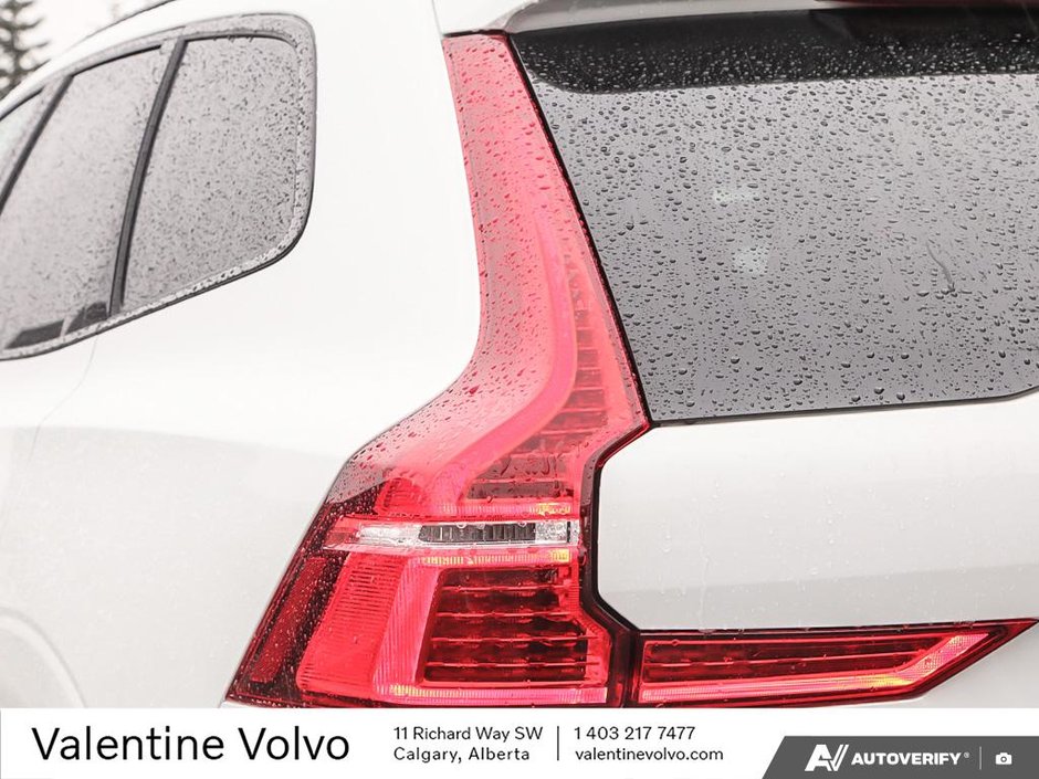 2025 Volvo XC60 Core Dark Theme-11