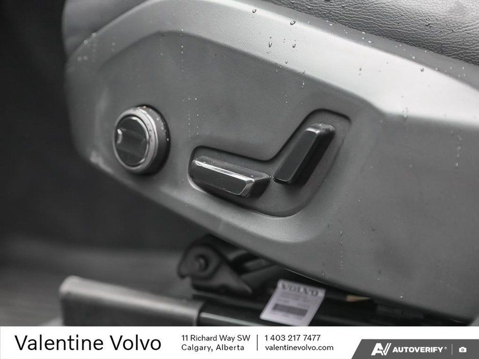 2025 Volvo XC60 Core Dark Theme-28