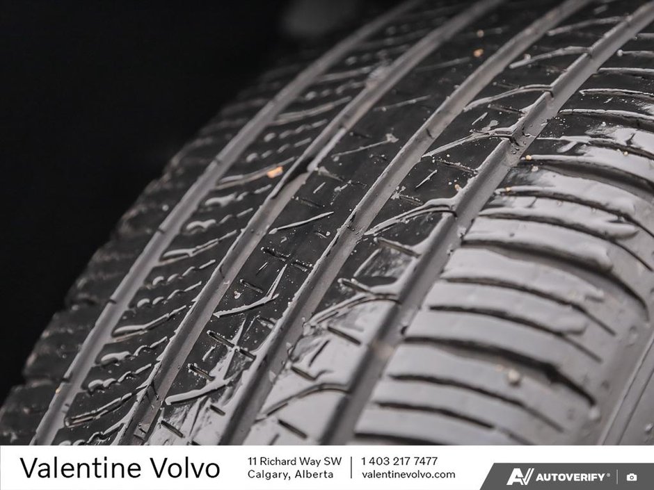 2025 Volvo XC60 Core Dark Theme-6