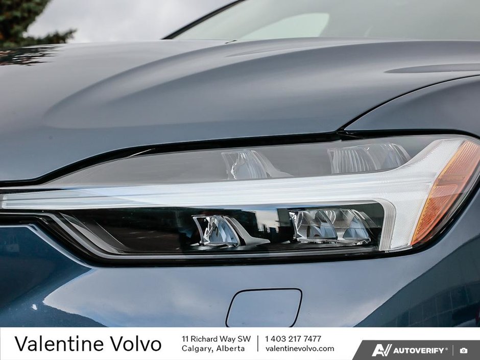 2025 Volvo XC60 Core Dark Theme-9