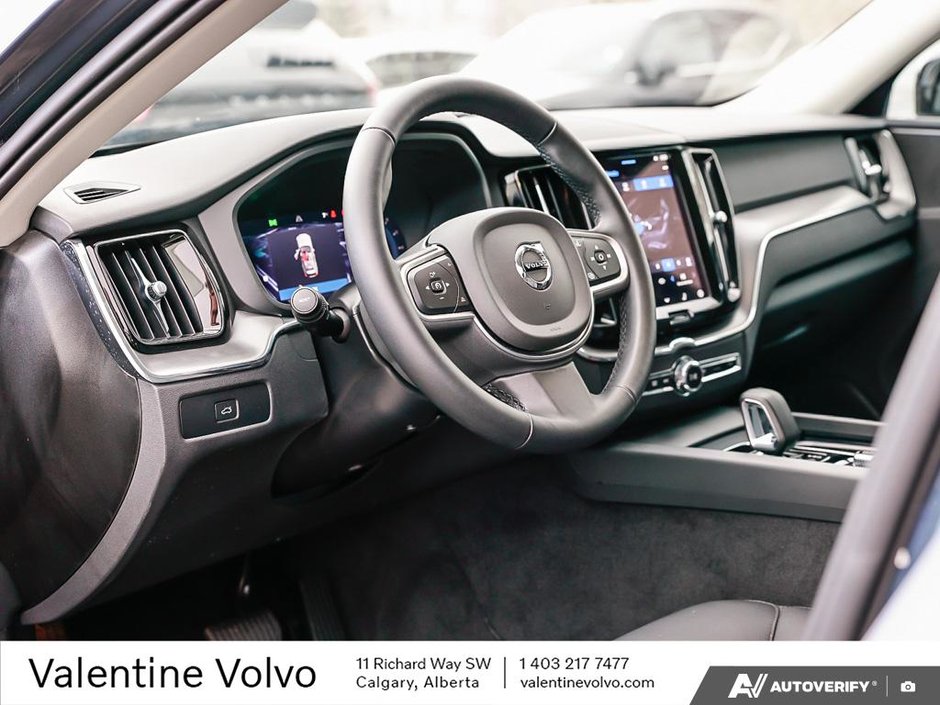 2025 Volvo XC60 Core Dark Theme-12