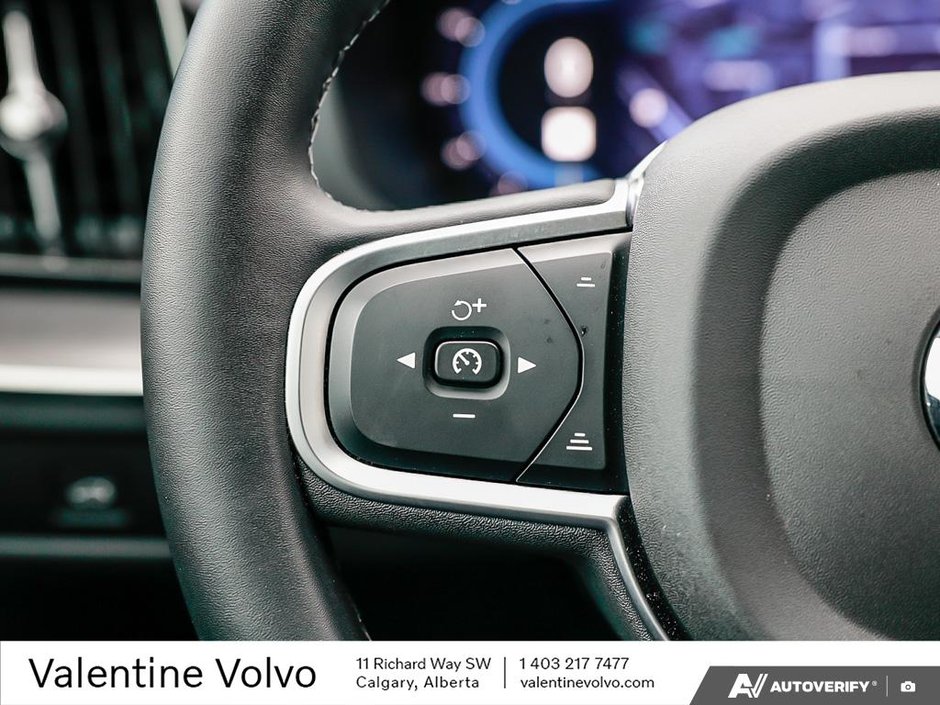 2025 Volvo XC60 Core Dark Theme-16