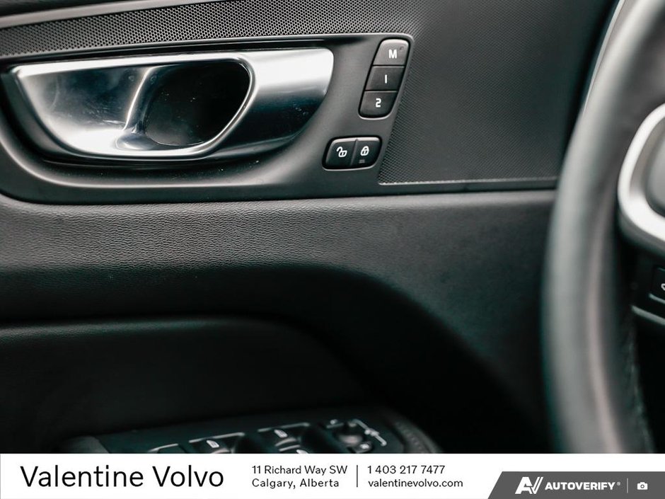 2025 Volvo XC60 Core Dark Theme-17