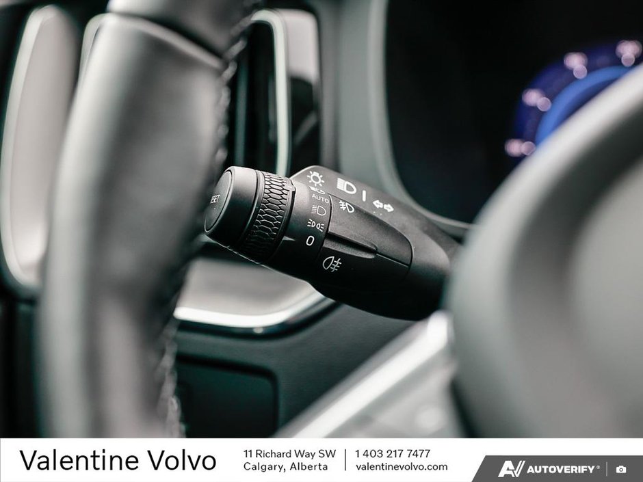 2025 Volvo XC60 Core Dark Theme-15