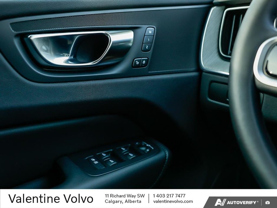 2025 Volvo XC60 Plus Dark Theme-17