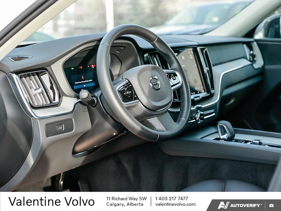 2025 Volvo XC60 Plus Dark Theme-12