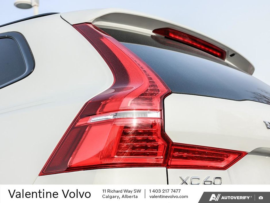 2025 Volvo XC60 Plus Dark Theme-11