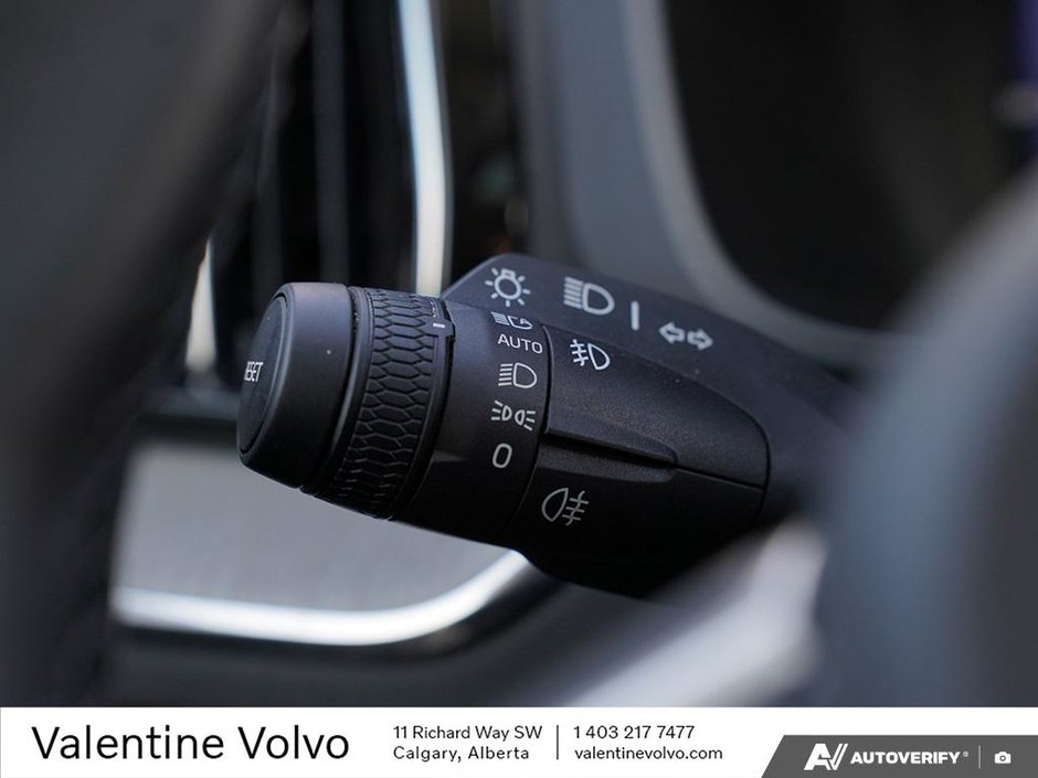 2025 Volvo XC60 Plus Dark Theme-15