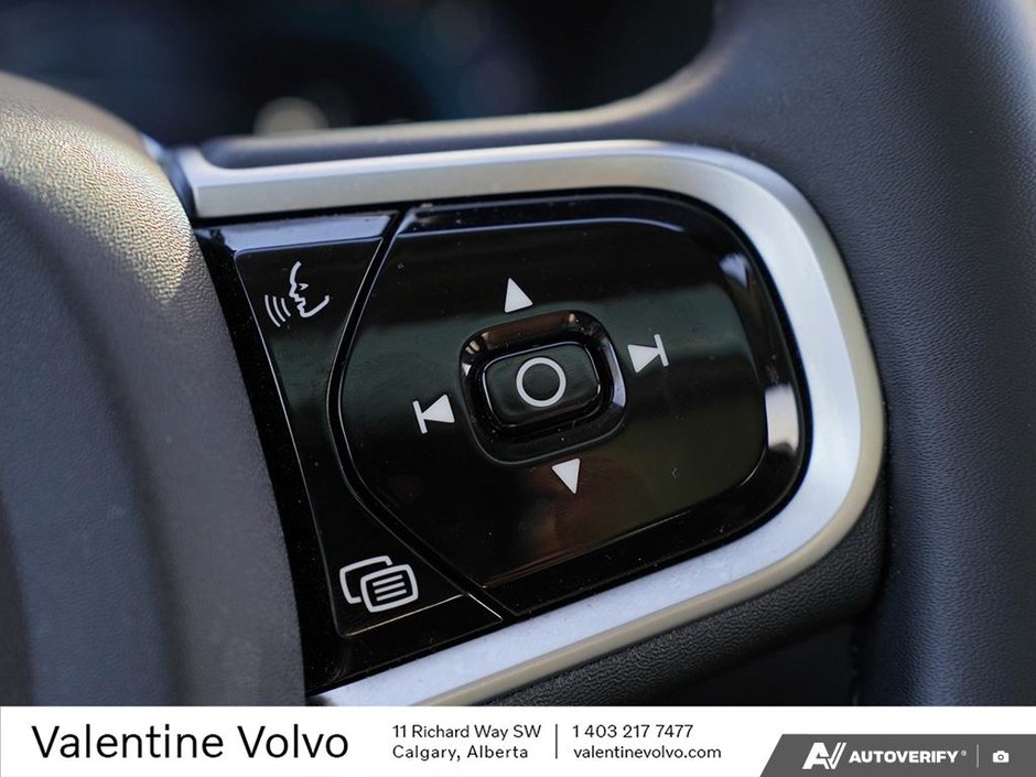 2025 Volvo XC60 Plus Dark Theme-17