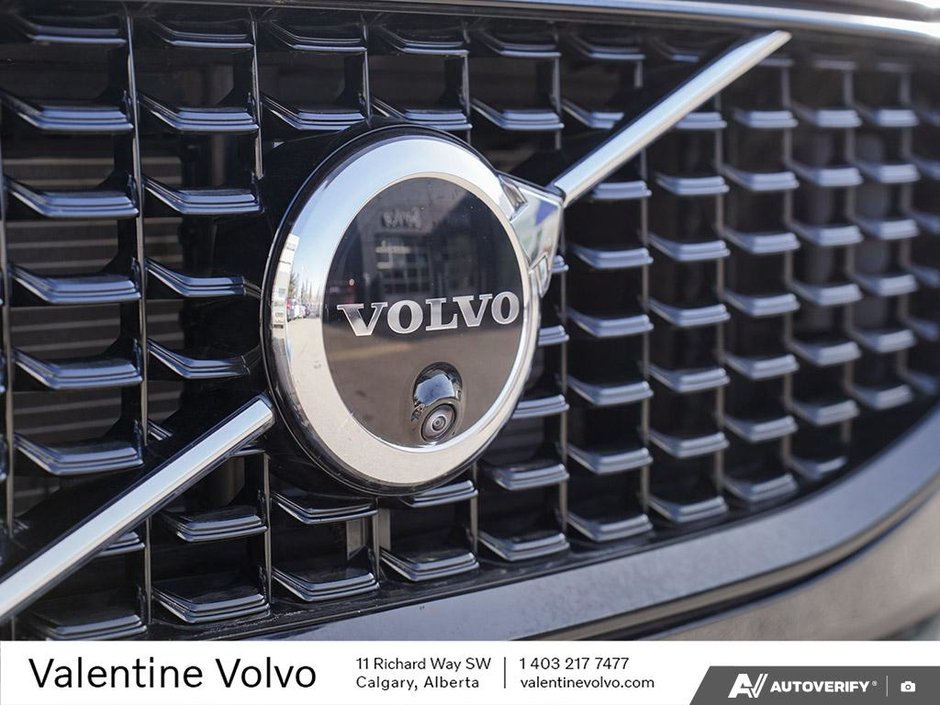 2025 Volvo XC60 Plus Dark Theme-8