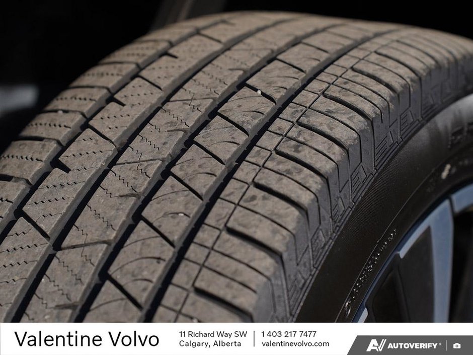 2025 Volvo XC60 Plus Dark Theme-6