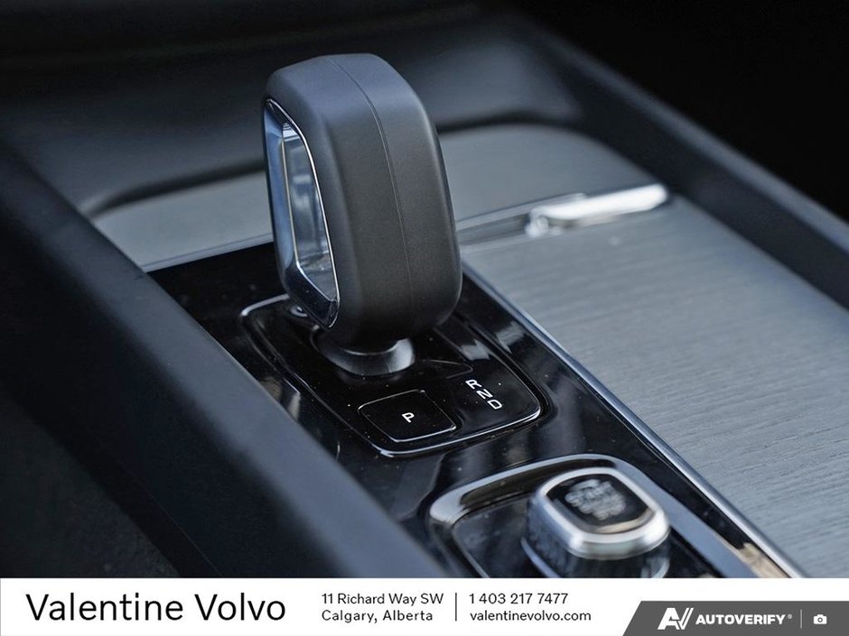 2025 Volvo XC60 Plus Dark Theme-18