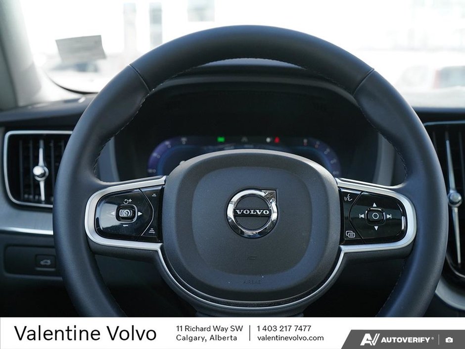 2025 Volvo XC60 Plus Dark Theme-13