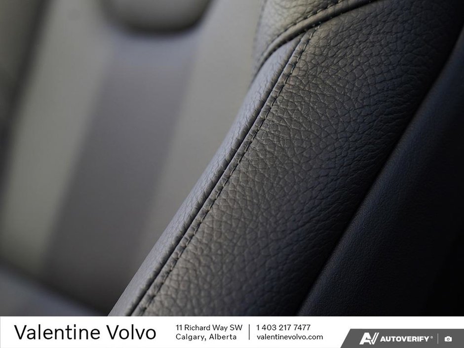 2025 Volvo XC60 Plus Dark Theme-24