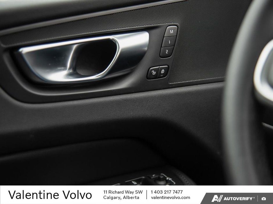 2025 Volvo XC60 Core Dark Theme-16