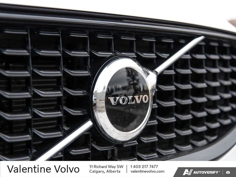 2025 Volvo XC60 Core Dark Theme-8