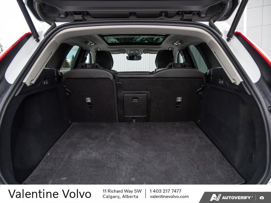 2025 Volvo XC60 Core Dark Theme-10